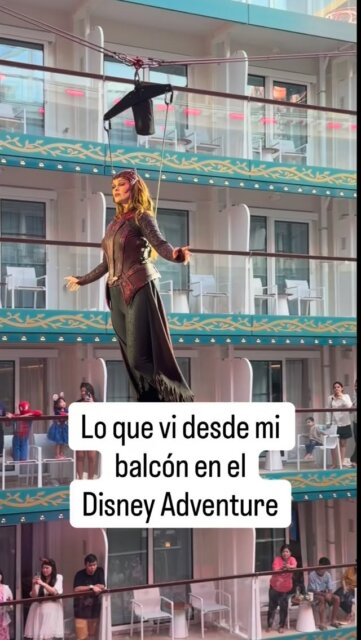 Parte de lo que vi desde mi balcón el camarote con vista al jardín interior del Disney Adventure:
1- Show Let’s Set Sail
2- Silent DJ party
3- Fuegos artificiales Lion King (vista parcial)
4- Show Avengers
5- Selfies con personajes
6- Show de Duffy y amigos

No hagas caso de los que dicen que al “camarote solo vas a dormir”. #agentedisney #LaDisneyMaster #solocrucerodisney