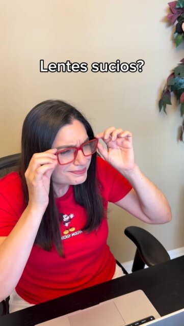 Esta es mi forma favorita de limpiar mis lentes! Etiqueta y envíaselo a tu amig@ con lentes #adictaacrucerosdisney #LaDisneyMaster #agentedisney